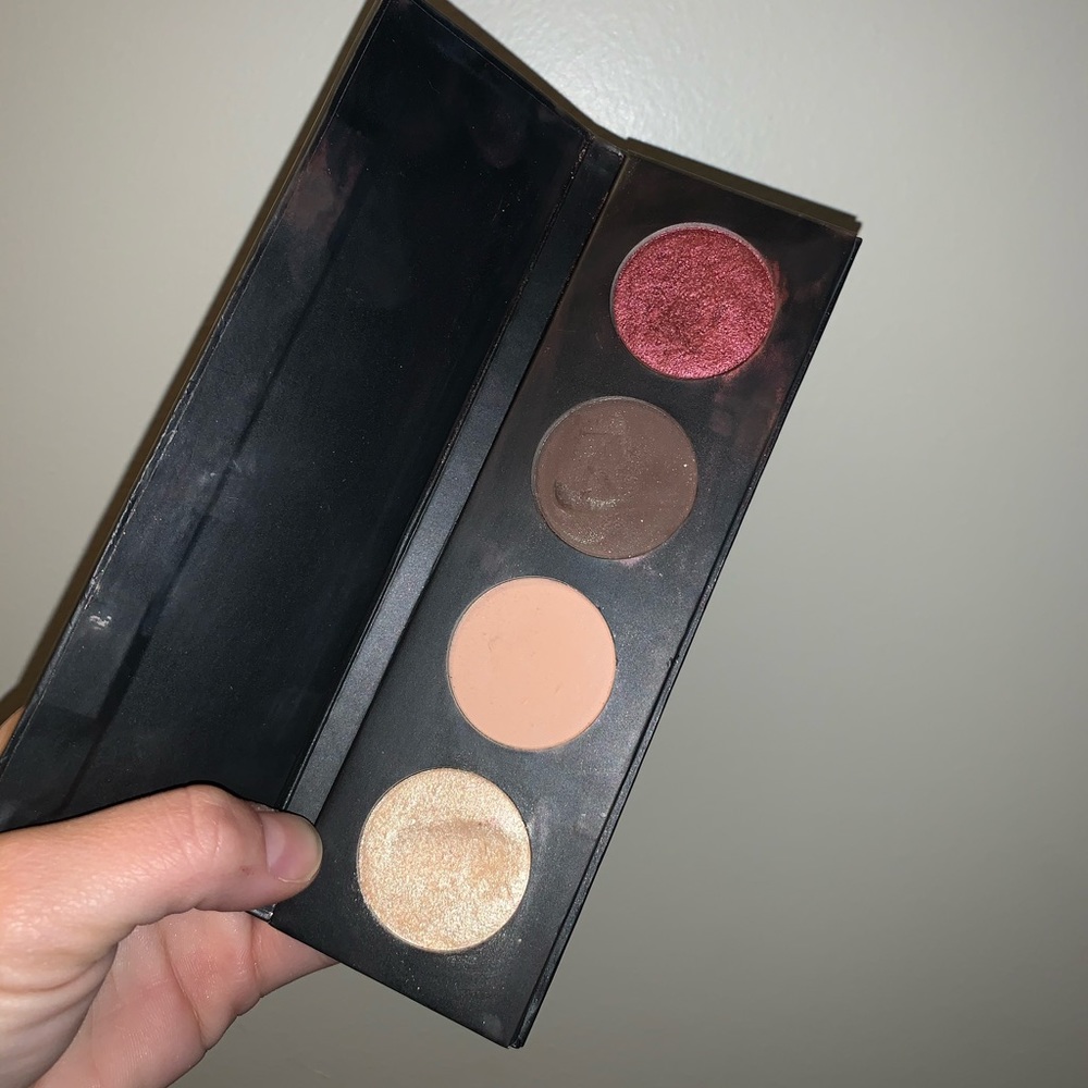 Younique palette